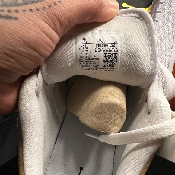 Custom colored Jordans - Picture 5 of 5